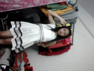 越南清純嫩妹在更衣室脫衣露點
